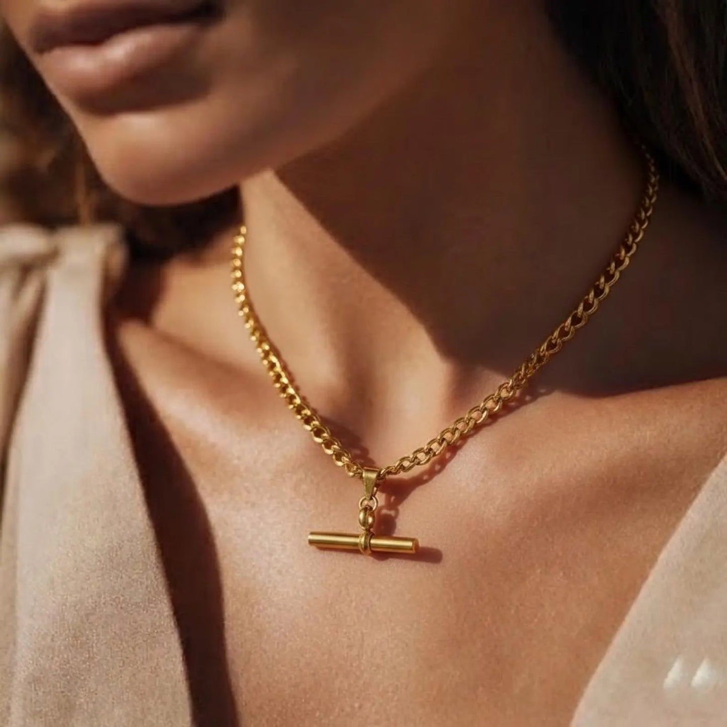 RHEA T-BAR NECKLACE